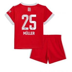 Bayern Munich Thomas Muller #25 kläder Barn 2022-23 Hemmatröja Kortärmad (+ korta byxor)